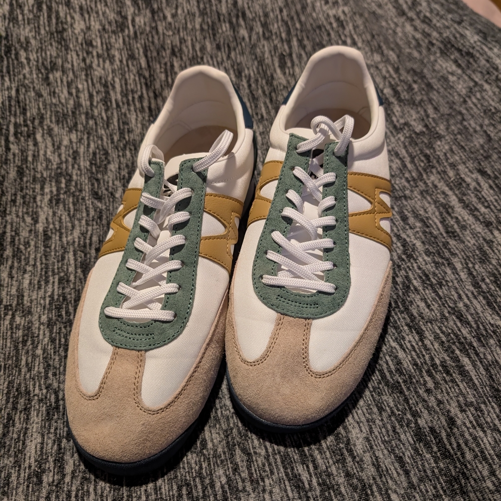 Stylish White and Green Men's Sneakers